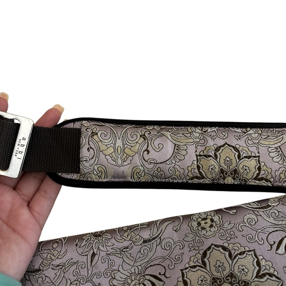 Abby Elegant Floral Laptop/Crossbody Shoulder Bag - Picture 6 of 6